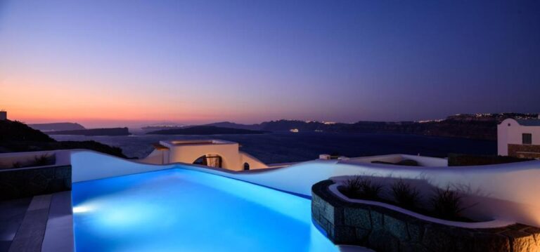 Acro Blue Luxury Villas Balkon met privé zwembad