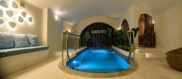 Acro Blue Luxury Villas Zwembad
