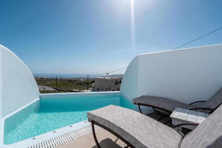 Aegean Blue Luxury Suites Balkon met privé zwembad