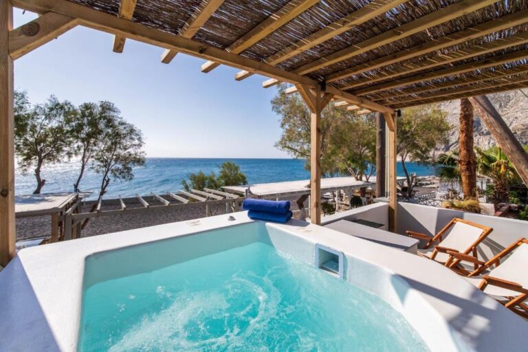 Thousand Stars Suites&Rooms Balkon met Zwembad