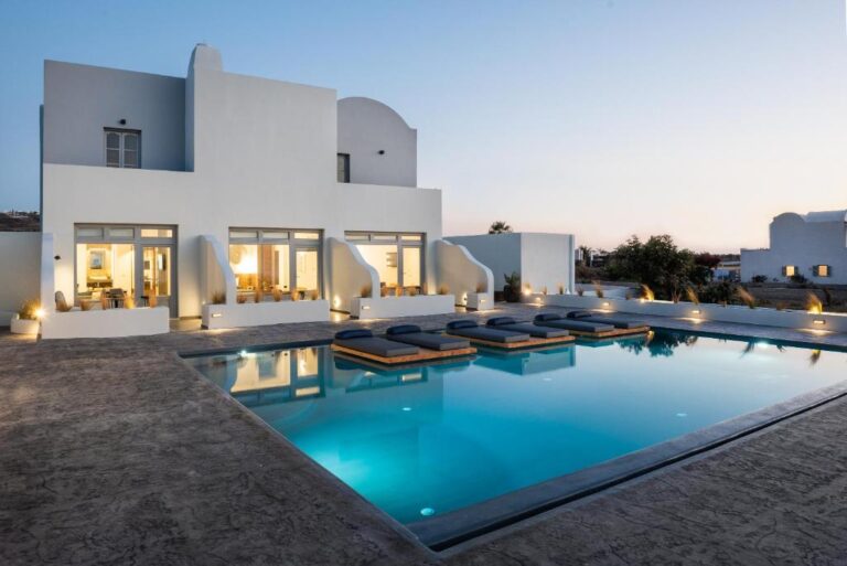 Volcanic Arc Suites in Oia Vooraanzicht